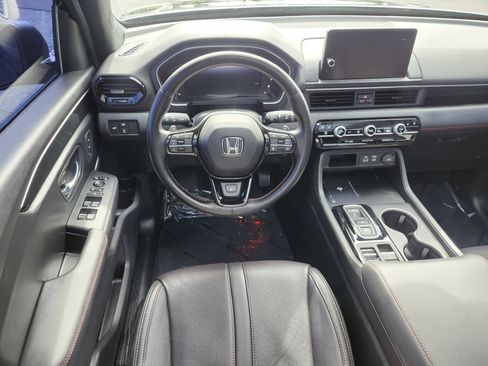 Used 2025 Honda Pilot Black Edition image 31