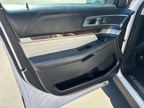 Used 2017 Ford Explorer Platinum AWD/4WD image 5