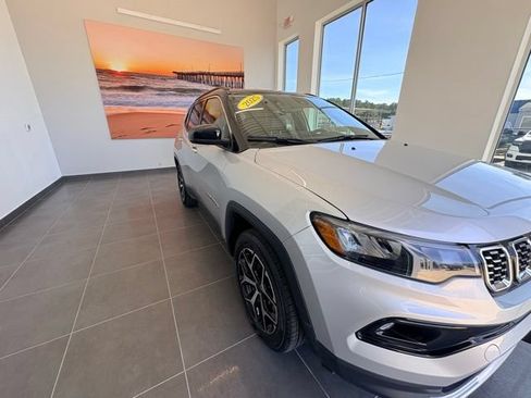 Used 2025 Jeep Compass Limited AWD/4WD image 12