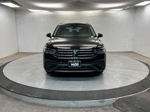 Used 2024 Volkswagen Tiguan SE image 9