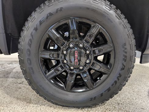 Used 2025 GMC Sierra 2500 AT4 w/ AT4 Premium Plus Package image 15