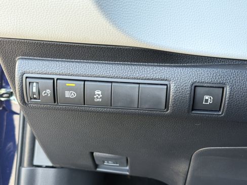 Used 2024 Toyota Corolla SE image 16