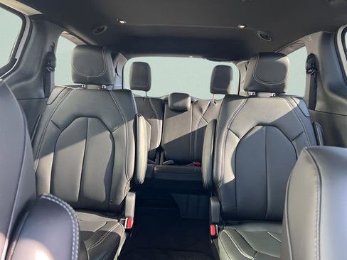New 2026 Chrysler Pacifica Select image 10