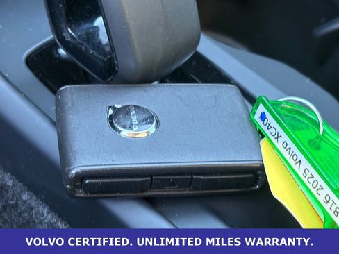 Certified 2025 Volvo XC40 B5 Core image 36