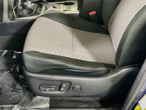 Used 2020 Toyota 4Runner SR5 AWD/4WD image 19