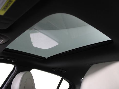 Used 2023 Genesis G70 2.0T w/ Sport Prestige Package image 10