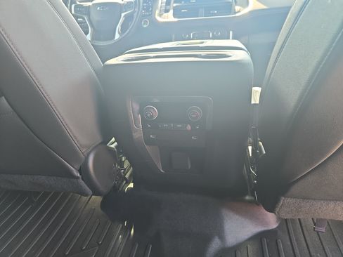 Used 2022 Chevrolet Tahoe Z71 w/ Z71 Off-Road Package AWD/4WD image 12