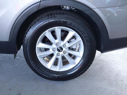 Used 2019 Kia Sorento FWD V6 image 11