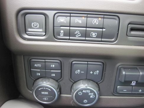 Used 2023 Chevrolet Tahoe Z71 w/ Off-Road Capability Package image 17