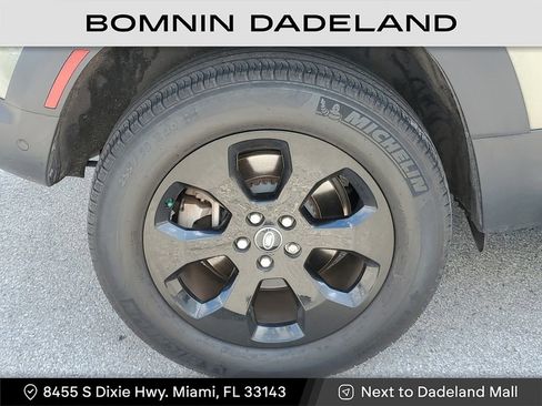 Used 2020 Land Rover Defender 110 SE image 5