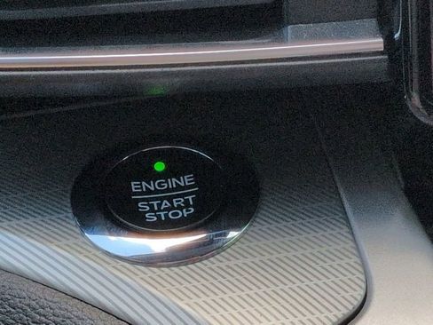 Used 2021 Ford Explorer XLT w/ Equipment Group 202A RWD image 27