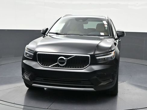 Used 2019 Volvo XC40 T5 Momentum image 8