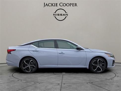 New 2025 Nissan Altima 2.5 SR image 6