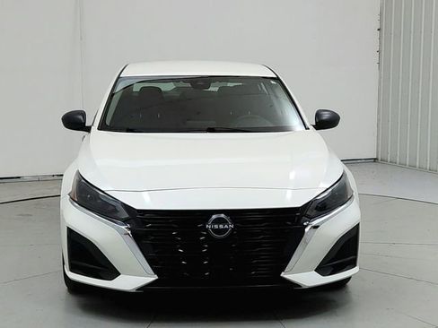 Used 2025 Nissan Altima 2.5 SV image 2