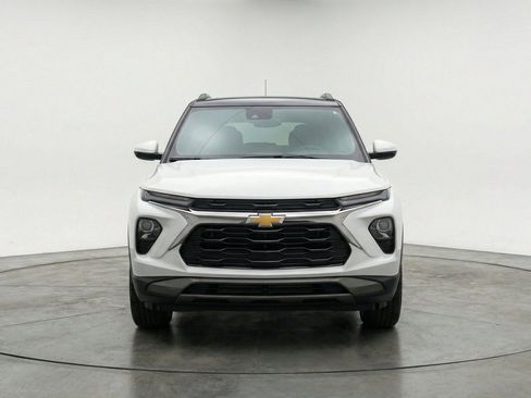 Used 2025 Chevrolet TrailBlazer LT FWD image 2