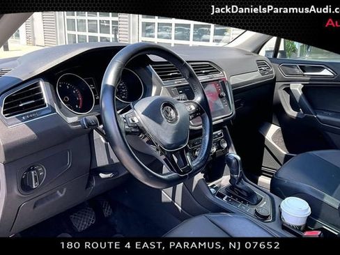 Used 2018 Volkswagen Tiguan SEL AWD/4WD image 11