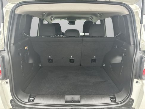 Used 2023 Jeep Renegade Latitude AWD/4WD image 32