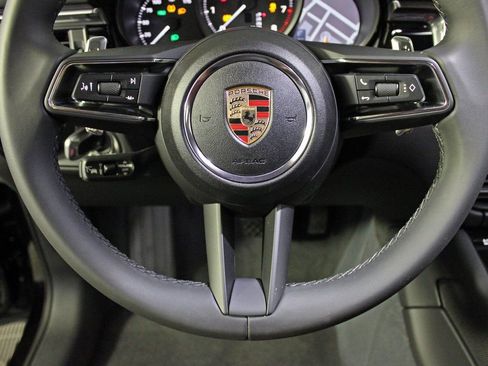 Certified 2025 Porsche Macan AWD/4WD image 21