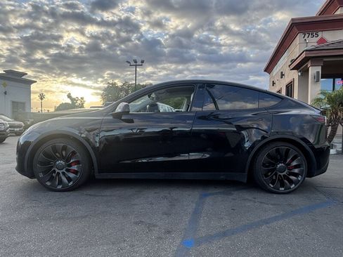 Used 2022 Tesla Model Y Performance AWD/4WD image 3