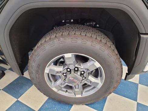 New 2025 GMC Sierra 2500 SLT image 15