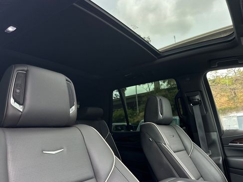 Used 2023 Cadillac Escalade Premium Luxury AWD/4WD image 17