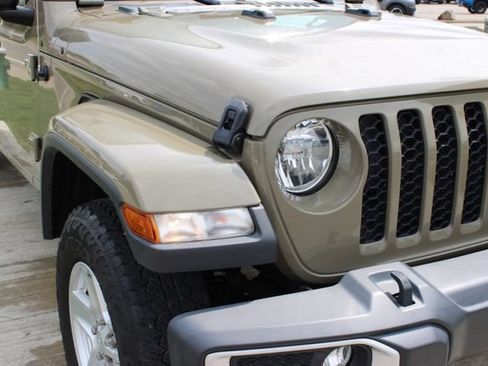 Used 2020 Jeep Gladiator Sport w/ Quick Order Package 24S AWD/4WD image 4