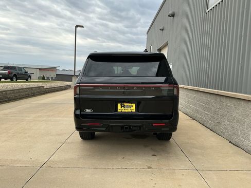 Used 2025 Lincoln Navigator L Reserve w/ Jet Appearance Package AWD/4WD image 5