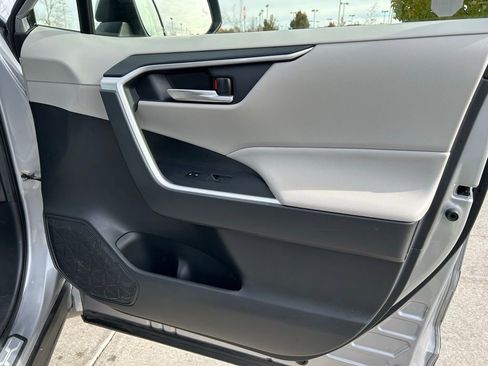 Used 2023 Toyota RAV4 XLE Premium image 30