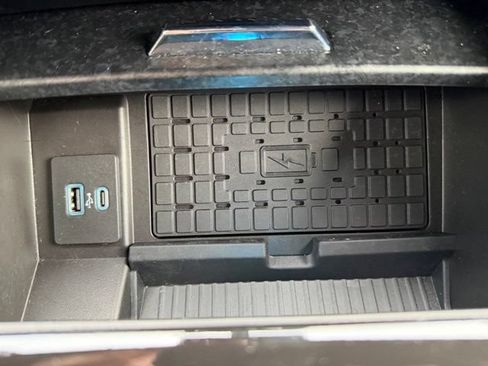 Used 2023 Ford Expedition Limited AWD/4WD image 28