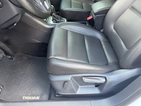 Used 2016 Volkswagen Tiguan S FWD image 19