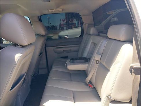 Used 2012 GMC Sierra 2500 SLE w/ SLE Preferred Package AWD/4WD image 9