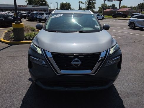 Used 2023 Nissan Rogue SV w/ SV Premium B Package FWD image 2
