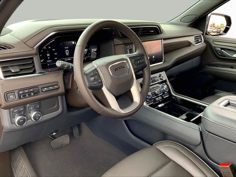 Used 2024 GMC Yukon XL Denali AWD/4WD image 17