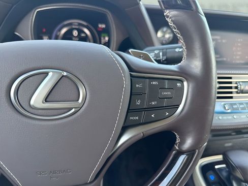 Used 2018 Lexus LS 500h w/ Luxury Package image 17