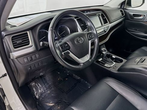 Used 2018 Toyota Highlander XLE AWD/4WD image 14