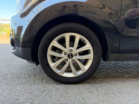 Used 2018 Kia Soul + FWD image 37