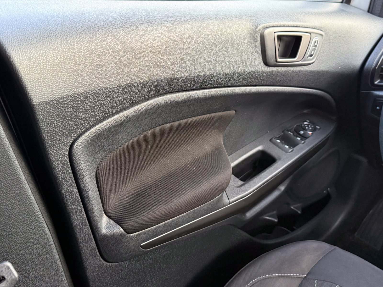 Used 2020 Ford EcoSport SE FWD image 32