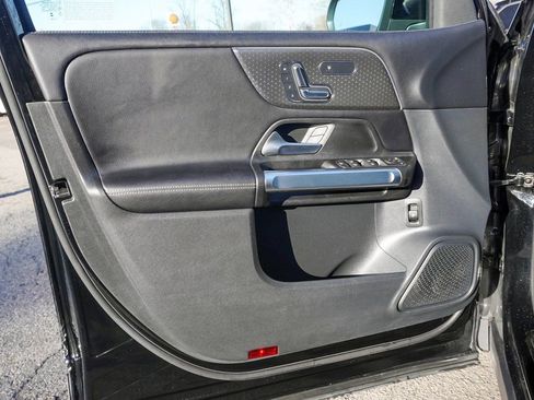 Used 2025 Mercedes-Benz GLB 250 4MATIC image 20