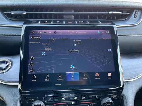 Used 2024 Jeep Grand Cherokee L Limited w/ Luxury Tech Group II image 14