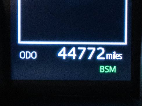 Used 2024 Toyota Camry SE w/ Cold Weather Package FWD image 17
