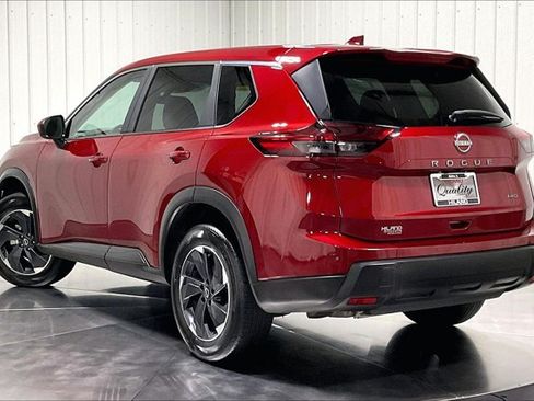 Used 2025 Nissan Rogue SV AWD/4WD image 12