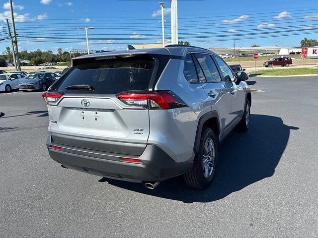 Used 2025 Toyota RAV4 XLE AWD/4WD image 10