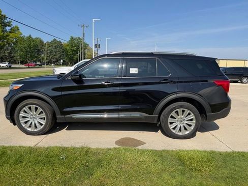 Used 2022 Ford Explorer Limited AWD/4WD image 4