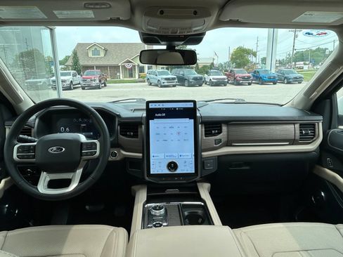 Used 2024 Ford Expedition Limited AWD/4WD image 14
