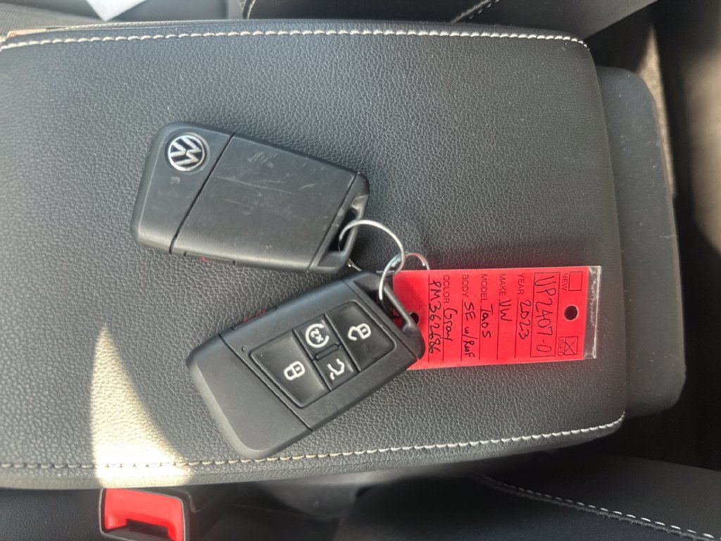 Used 2023 Volkswagen Taos SE w/ Panoramic Sunroof Package FWD image 20