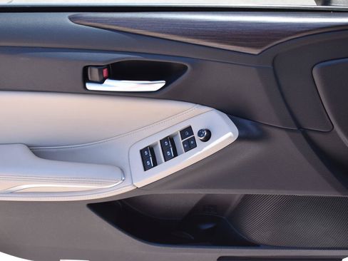 Used 2021 Toyota Avalon XLE w/ Moonroof Package FWD image 20