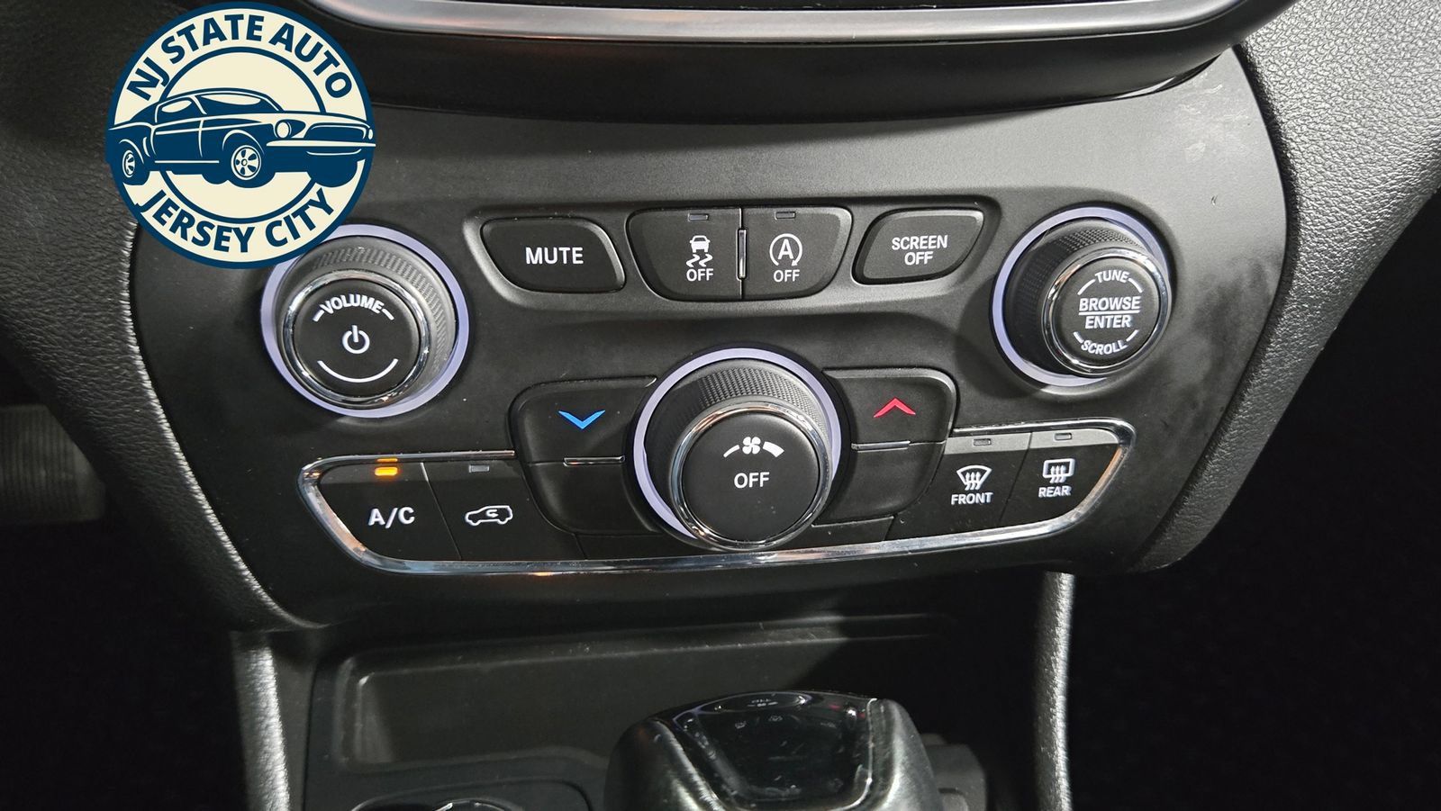Used 2021 Jeep Cherokee Latitude Plus w/ Sun & Sound Group AWD/4WD image 18