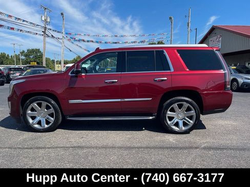 Used 2017 Cadillac Escalade Luxury AWD/4WD image 3
