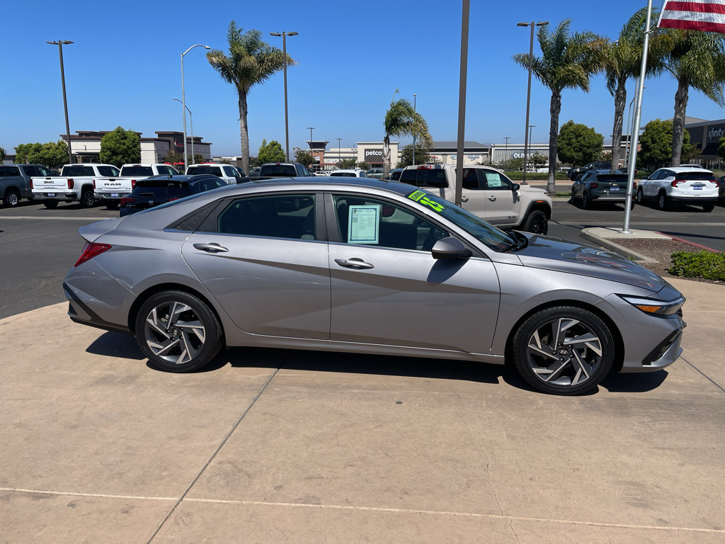 Used 2025 Hyundai Elantra SEL FWD image 4