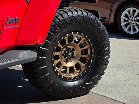 Used 2024 Jeep Wrangler Unlimited AWD/4WD image 12